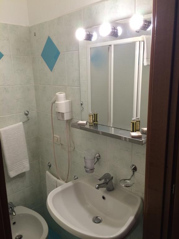 Royal Hotel Milan Room photo