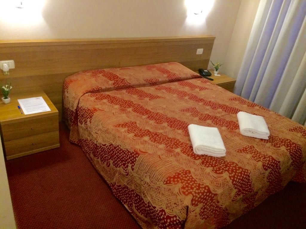 Royal Hotel Milan Room photo