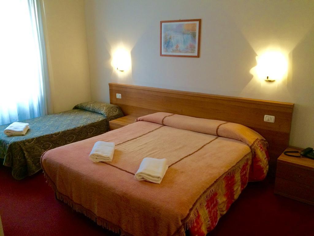 Royal Hotel Milan Room photo