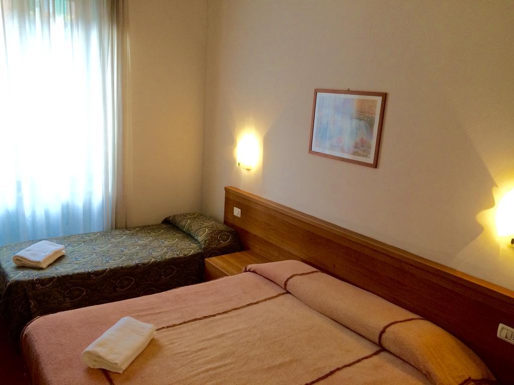 Royal Hotel Milan Room photo