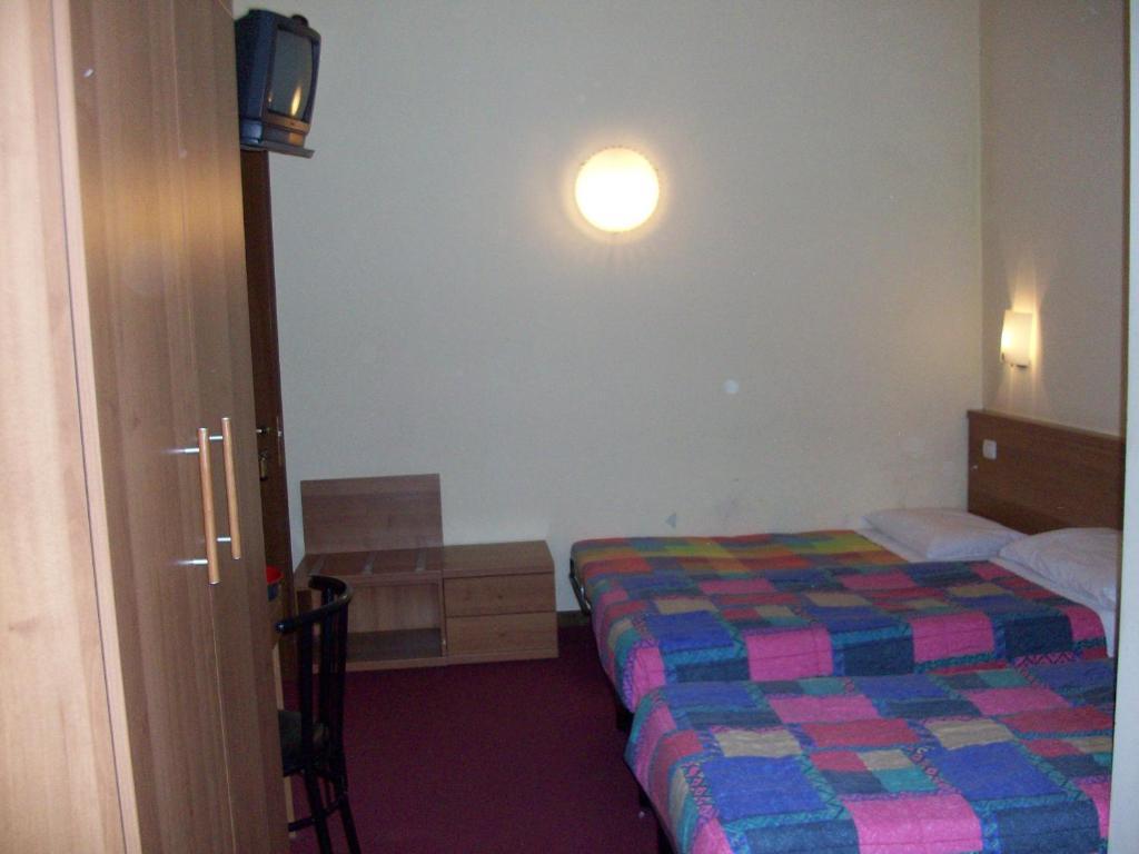 Royal Hotel Milan Room photo